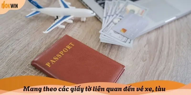 Mang theo các giấy tờ liên quan đến vé xe, tàu 